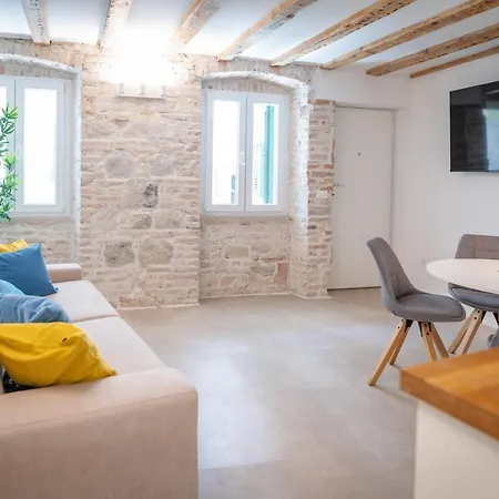 Vitelli Apartments And Rooms Split Exterior photo