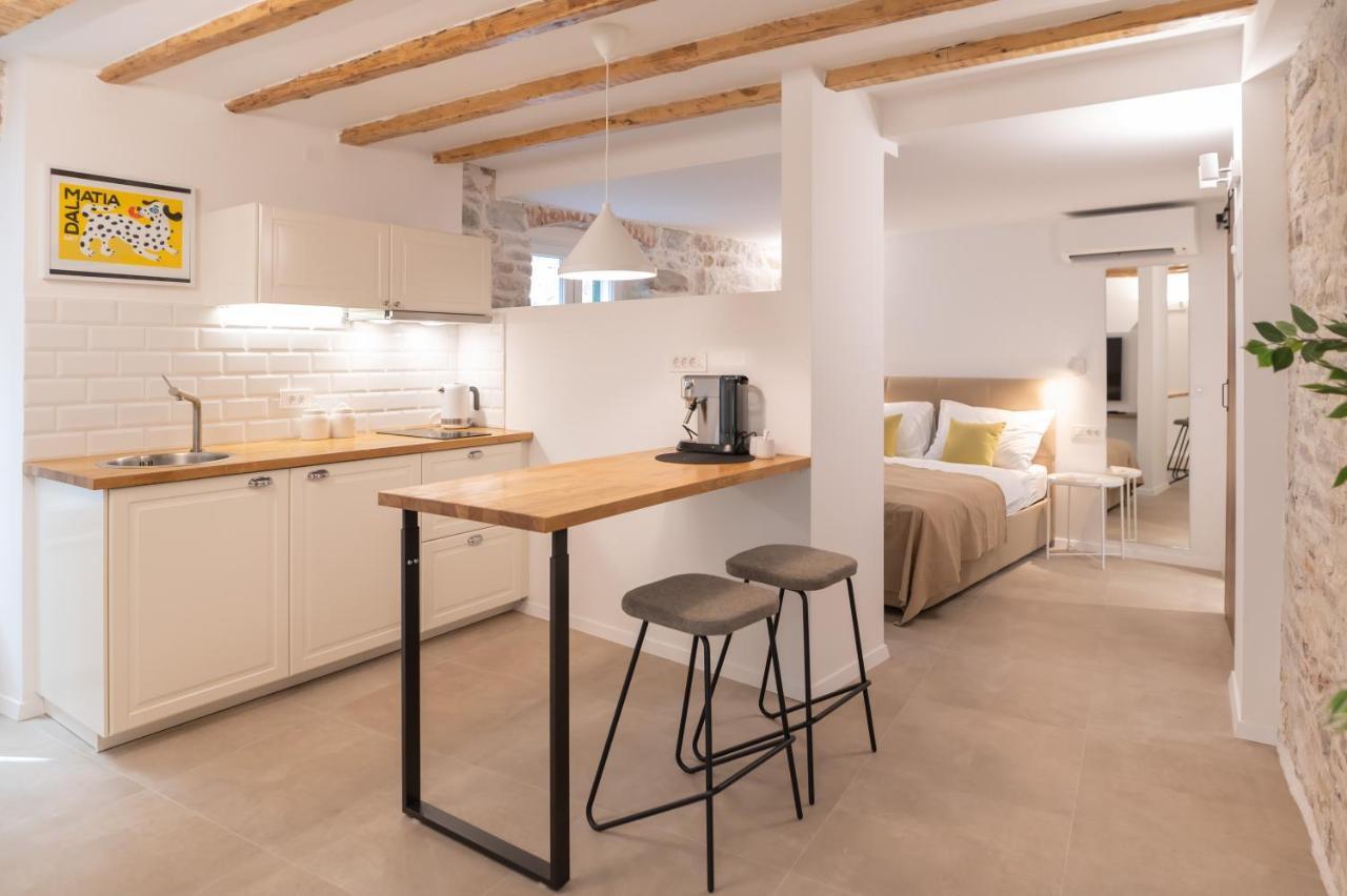 Vitelli And Apartment Split