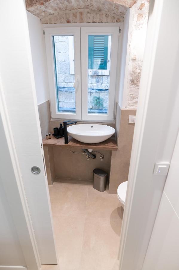 Vitelli And Apartment Split