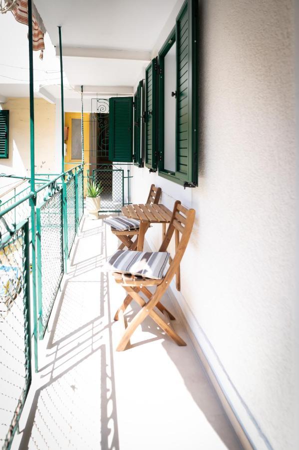Vitelli And Apartment Split