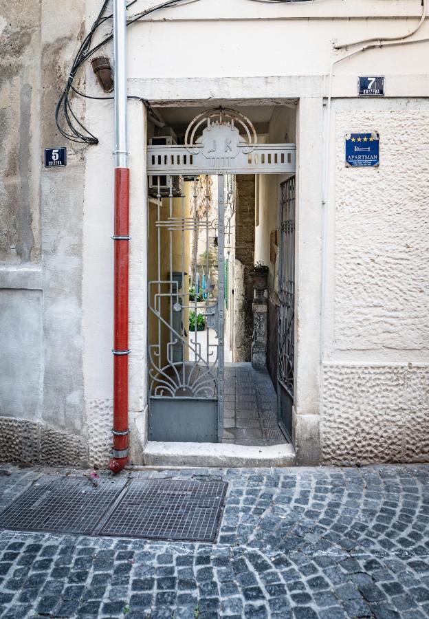 Vitelli And Split