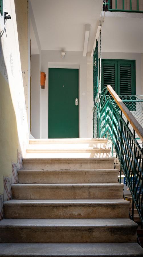 Vitelli And Apartment Split